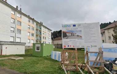 Façade bâtiments en travaux rue guynemer à Maiche