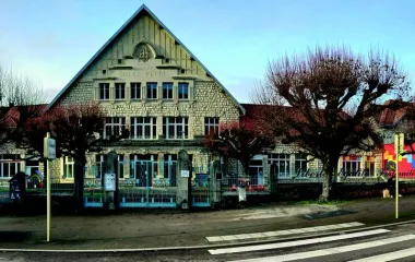 vue extérieure du groupe scolaire Jules Ferry de Besançon
